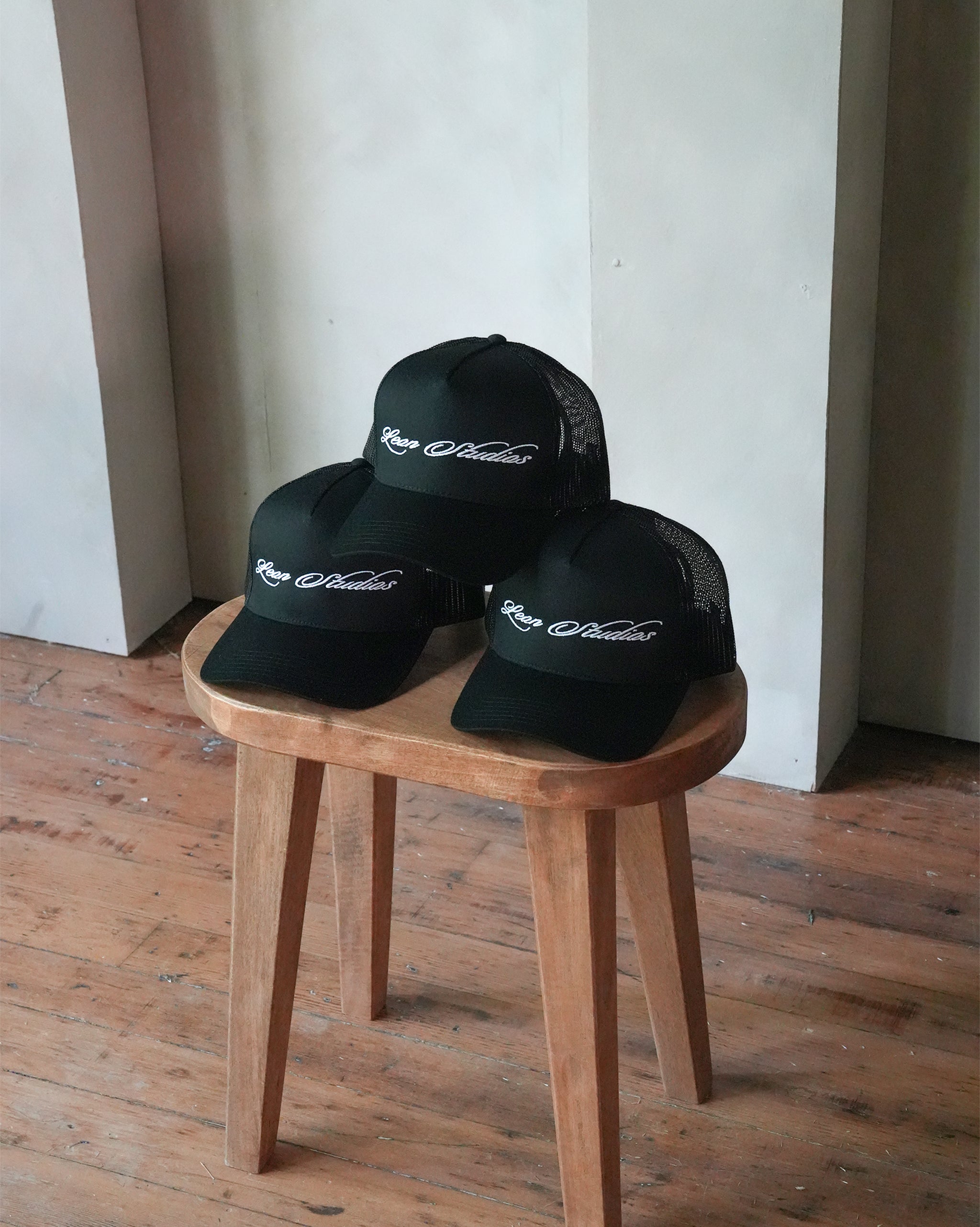 SCRIPT LOGO HAT